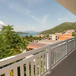 Doris * Neum