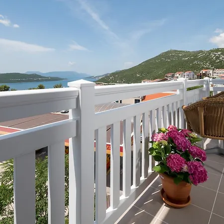 Doris * Neum