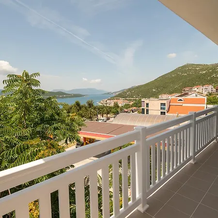 Doris * Neum